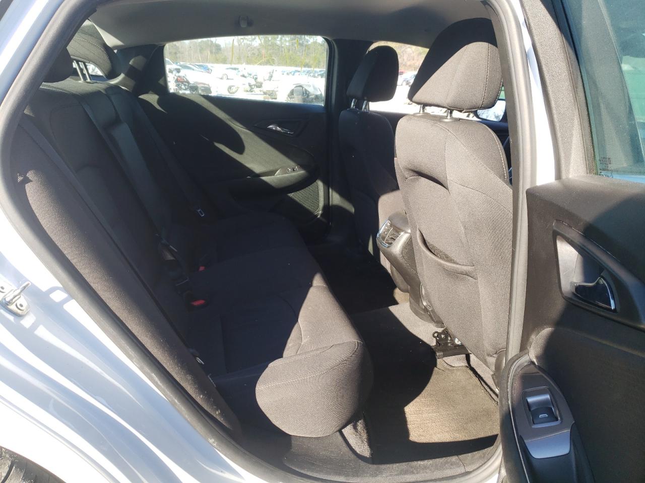 Photo 6 from auction – 2018 CHEVROLET MALIBU LT with VIN 1G1ZD5ST4JF266189