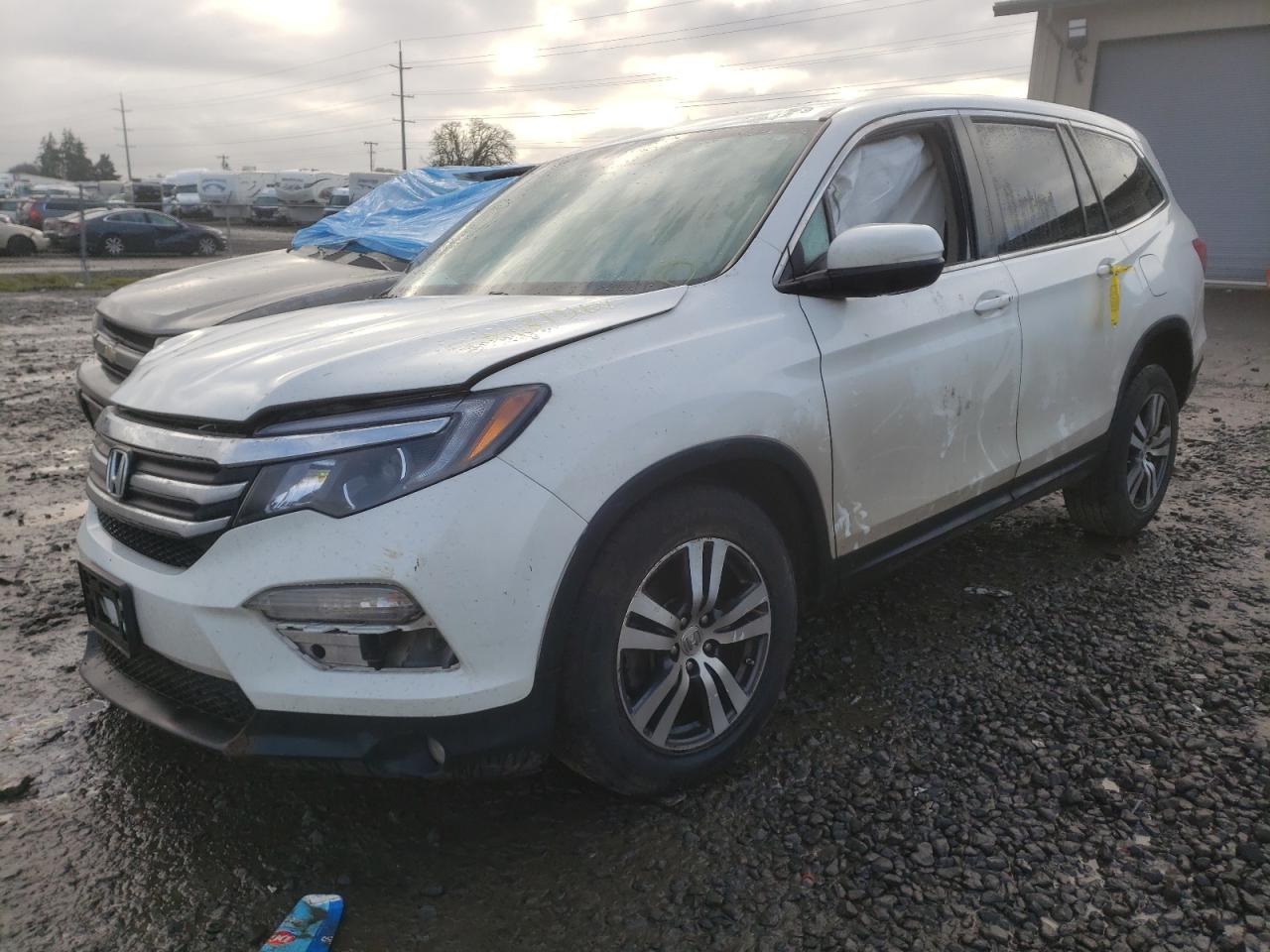 Photo 2 from auction – 2016 HONDA PILOT EXL with VIN 5FNYF6H50GB097023