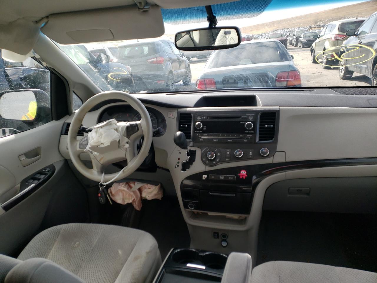 Photo 9 from auction – 2011 TOYOTA SIENNA LE with VIN 5TDKK3DC9BS070220