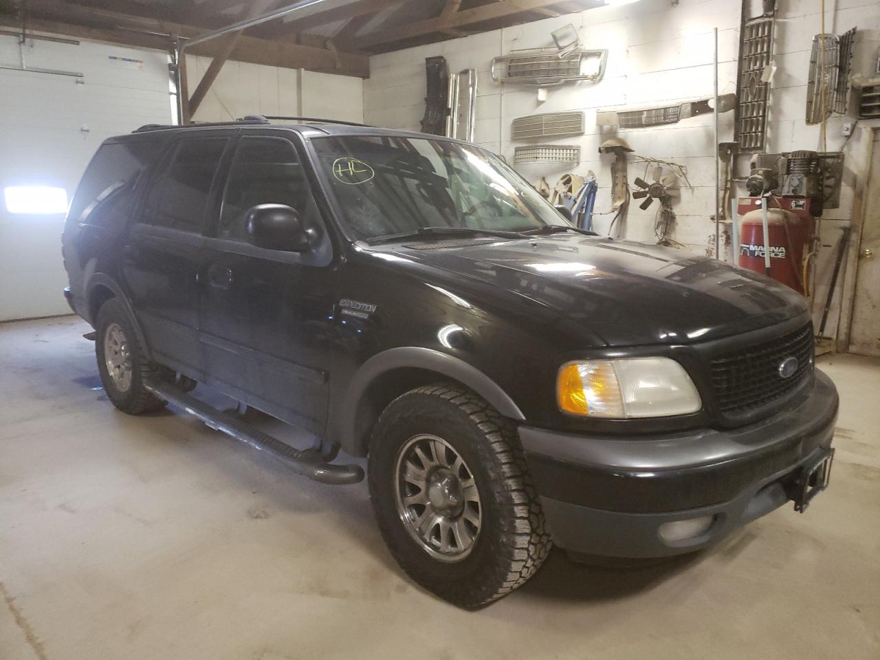 FORD EXPEDITION 2000 with VIN 1FMRU1565YLA84451 - Photo from auction