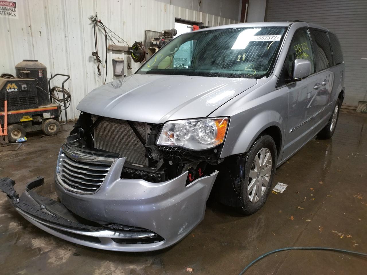 Photo 2 from auction – 2015 CHRYSLER TOWN & COU with VIN 2C4RC1BG2FR588237