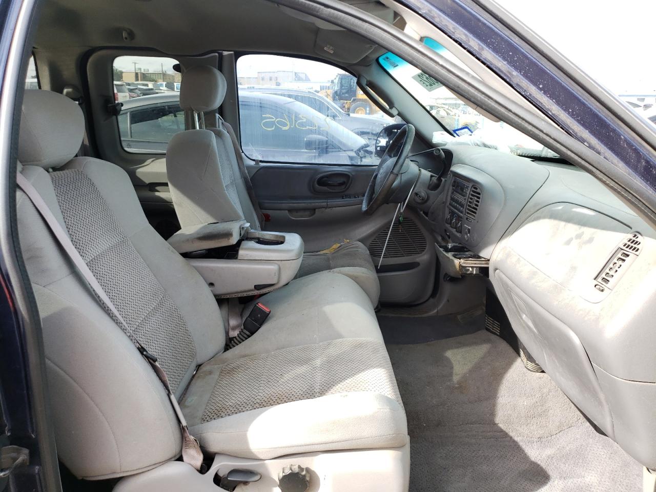 Photo 5 from auction – 2003 FORD F150 with VIN 1FTRX17W93NA70543