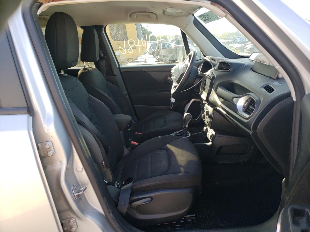 Photo 5 from auction – 2018 JEEP RENEGADE L with VIN ZACCJBBB4JPJ21367