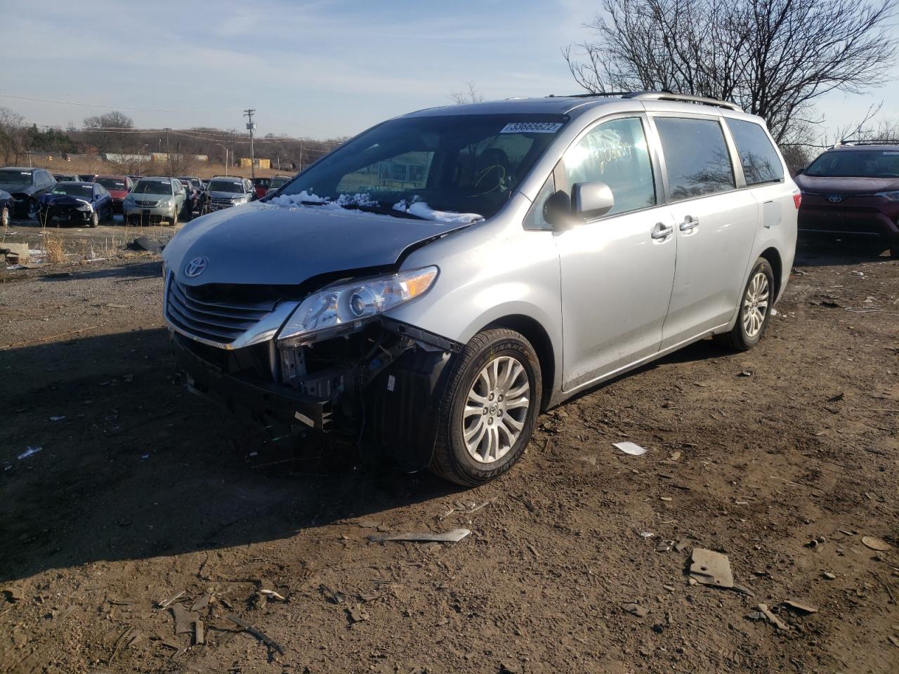 Photo 2 from auction – 2015 TOYOTA SIENNA XLE with VIN 5TDYK3DC6FS538727