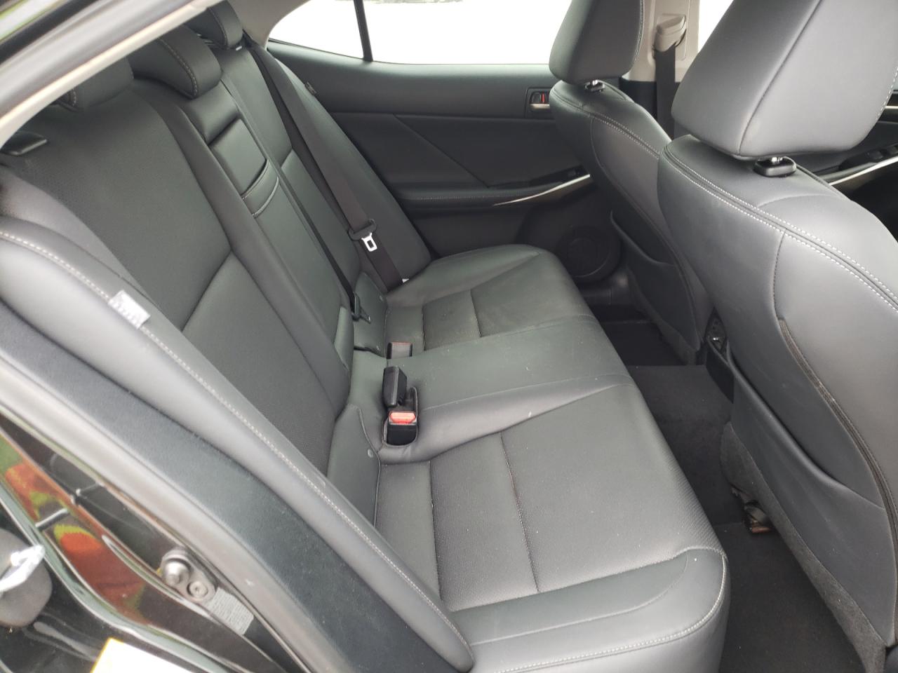 Photo 6 from auction – 2017 LEXUS IS 200T with VIN JTHBA1D20H5046223