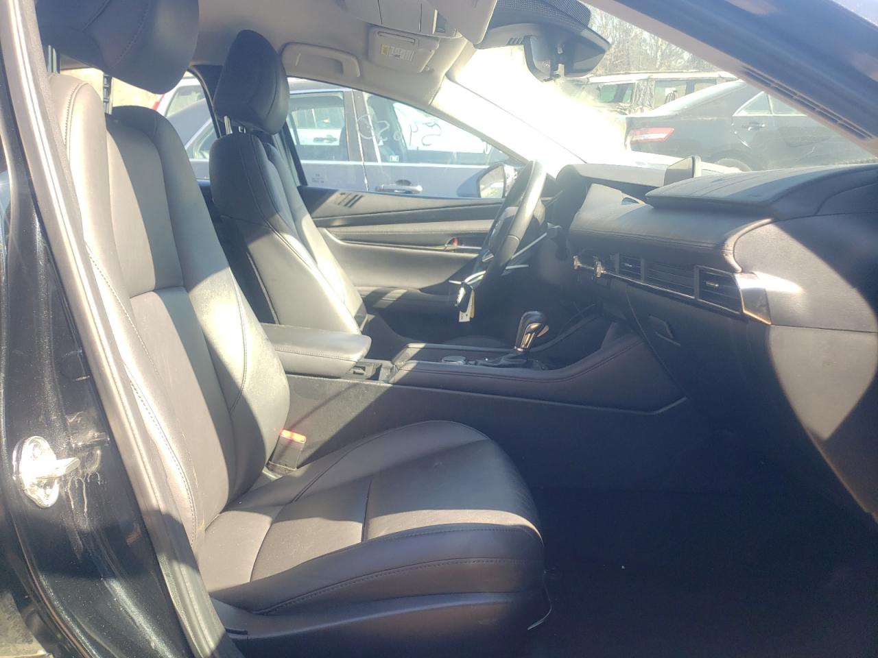 Photo 5 from auction – 2019 MAZDA 3 SELECT with VIN 3MZBPAAL6KM112155