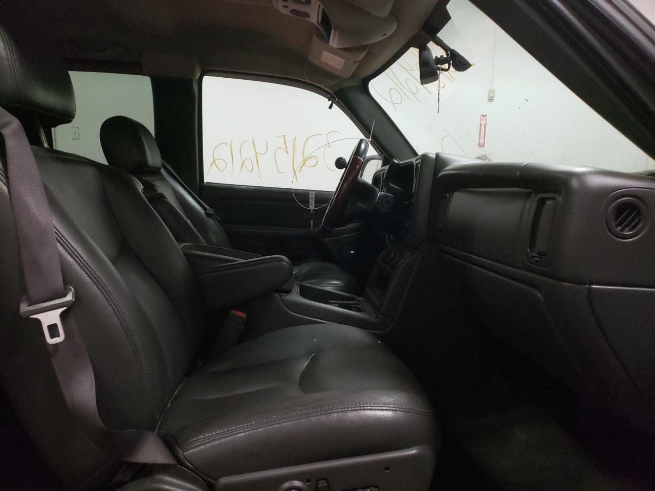 Photo 5 from auction – 2006 GMC SIERRA K25 with VIN 1GTHK29UX6E194837