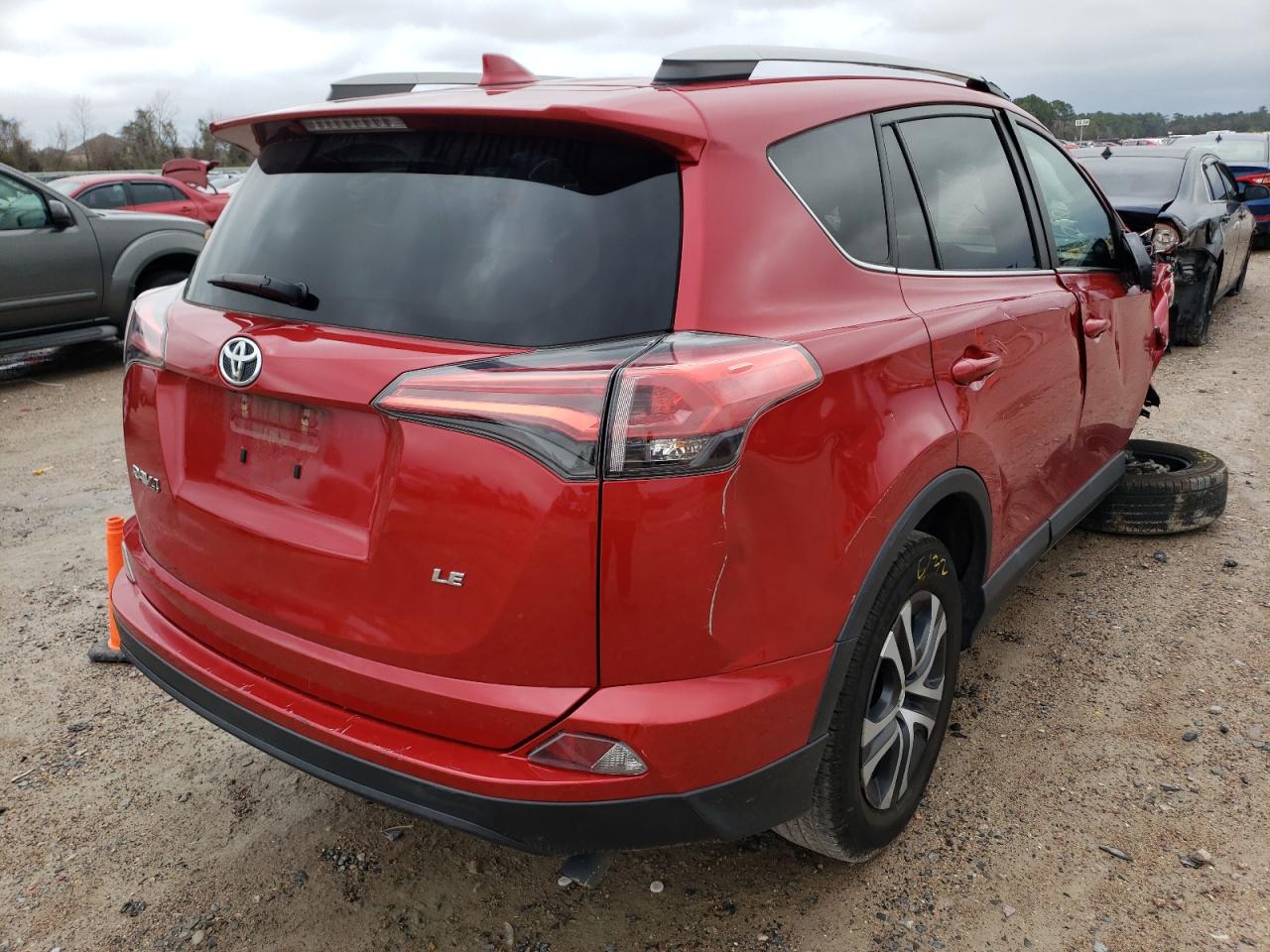 Photo 4 from auction – 2017 TOYOTA RAV4 LE with VIN 2T3ZFREV1HW378916