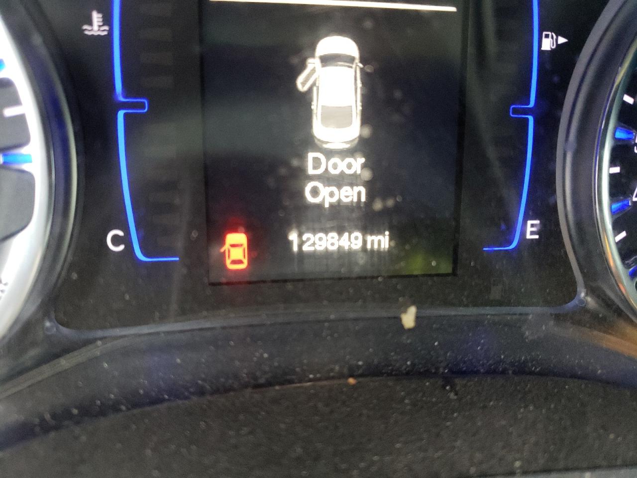 Photo 8 from auction – 2015 CHRYSLER 200 LIMITE with VIN 1C3CCCAB2FN729817