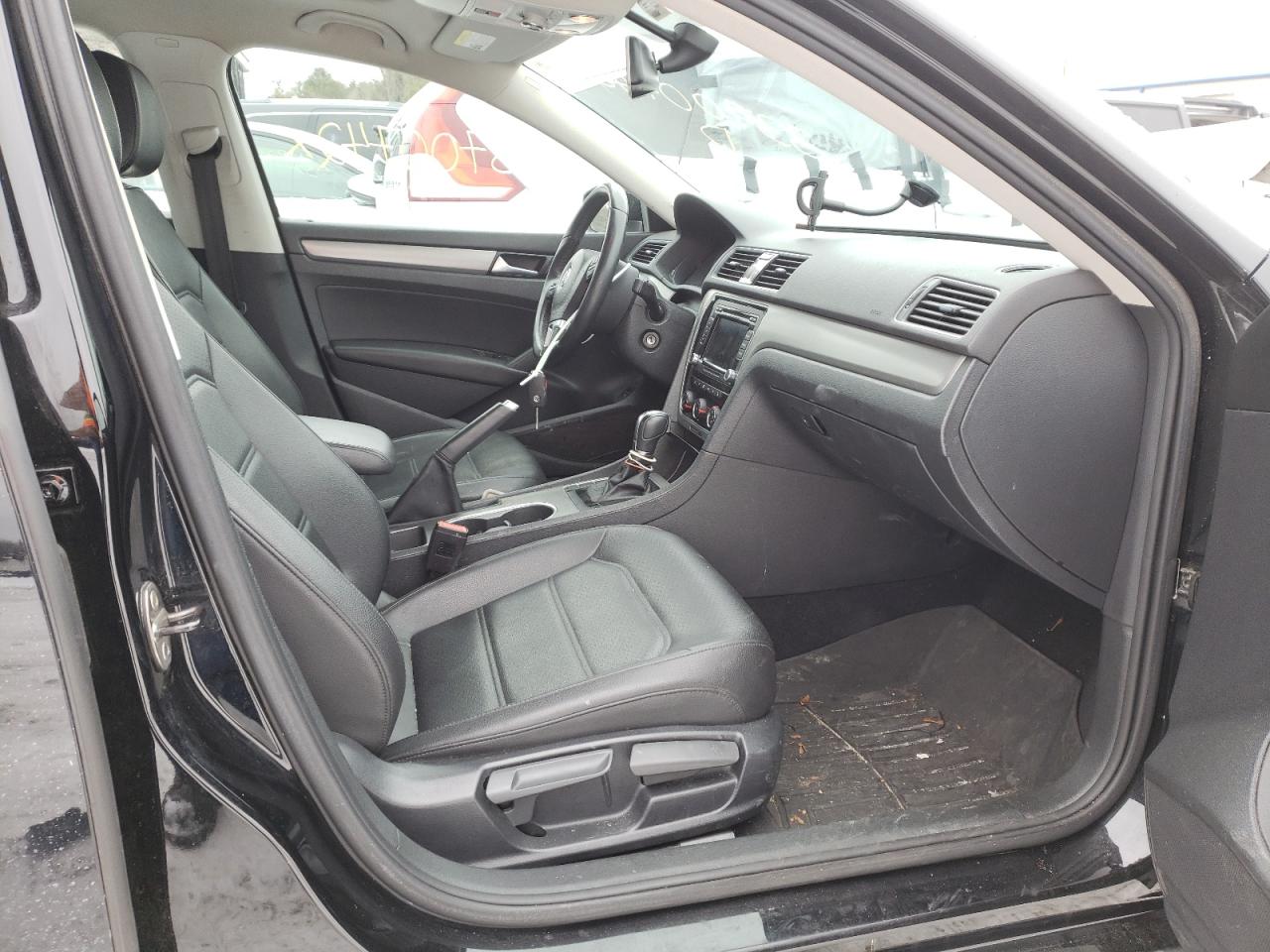 Photo 5 from auction – 2014 VOLKSWAGEN PASSAT SE with VIN 1VWBT7A36EC070476