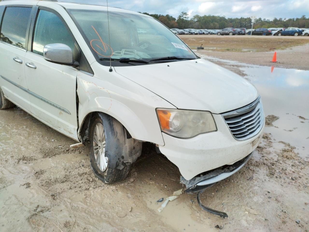 Photo 9 from auction – 2013 CHRYSLER TOWN & COU with VIN 2C4RC1CG8DR709106