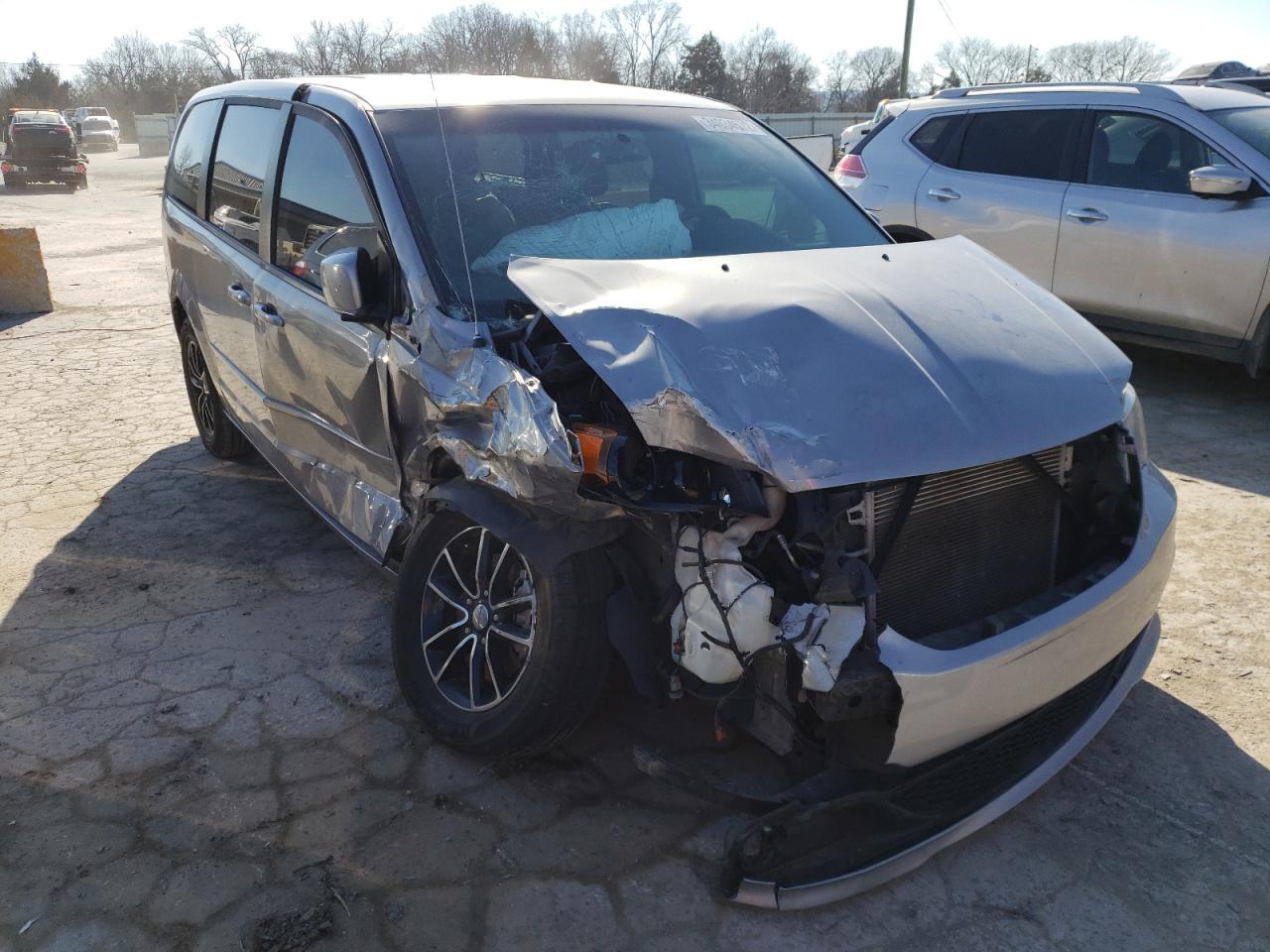 DODGE GRAND CARA 2015 z numerem VIN 2C4RDGEG0FR636443 - Zdjęcie z aukcji