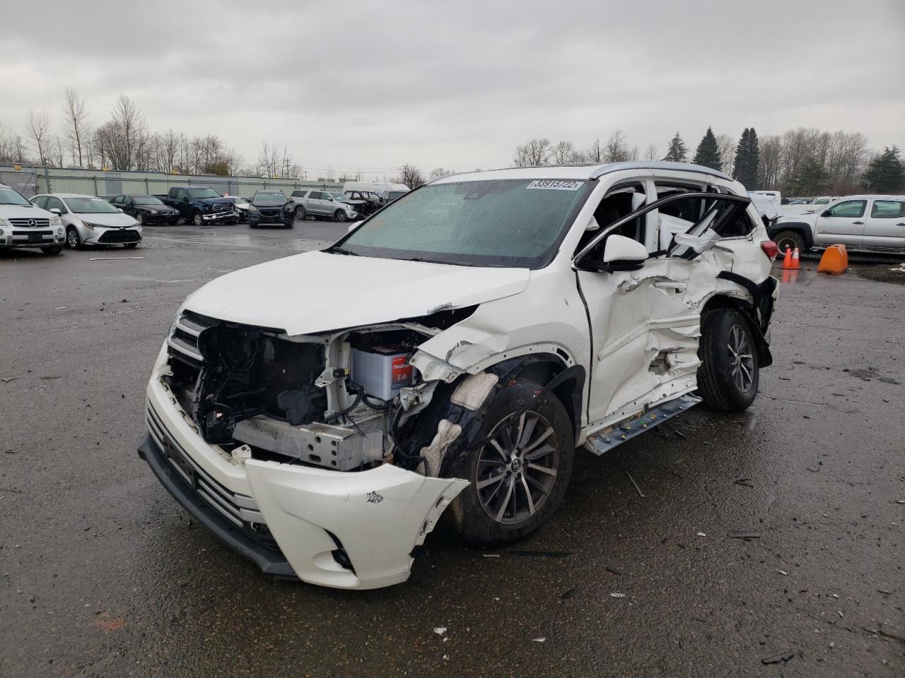 Photo 2 from auction – 2017 TOYOTA HIGHLANDER with VIN 5TDJZRFH8HS438639