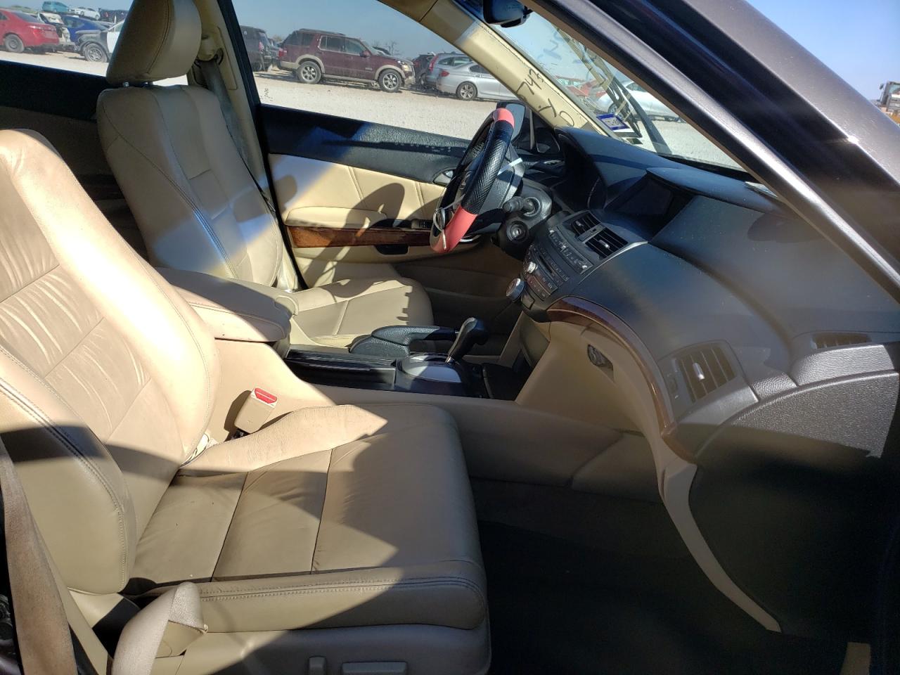 Photo 5 from auction – 2011 HONDA ACCORD EXL with VIN 1HGCP2F85BA026982