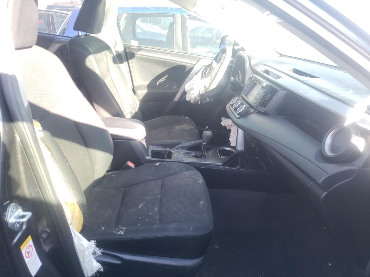 Photo 5 from auction – 2016 TOYOTA RAV4 LE with VIN JTMBFREV6GJ076908