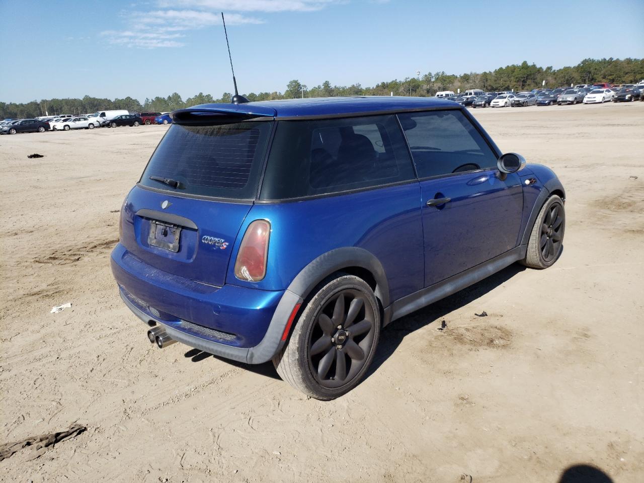Photo 4 from auction – 2005 MINI COOPER S with VIN WMWRE33435TG95248