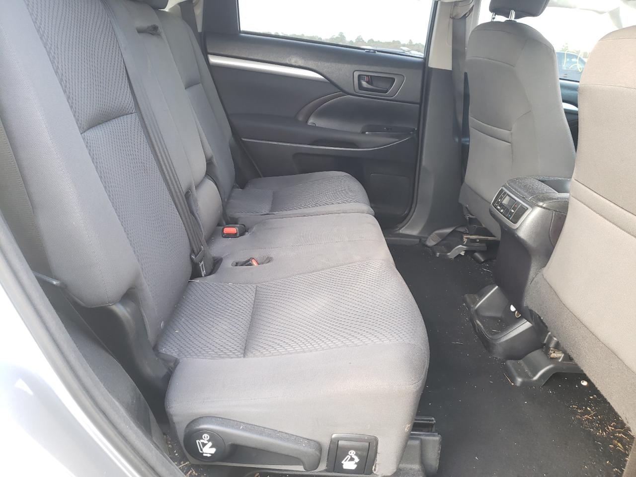 Photo 6 from auction – 2015 TOYOTA HIGHLANDER with VIN 5TDZARFH7FS012190