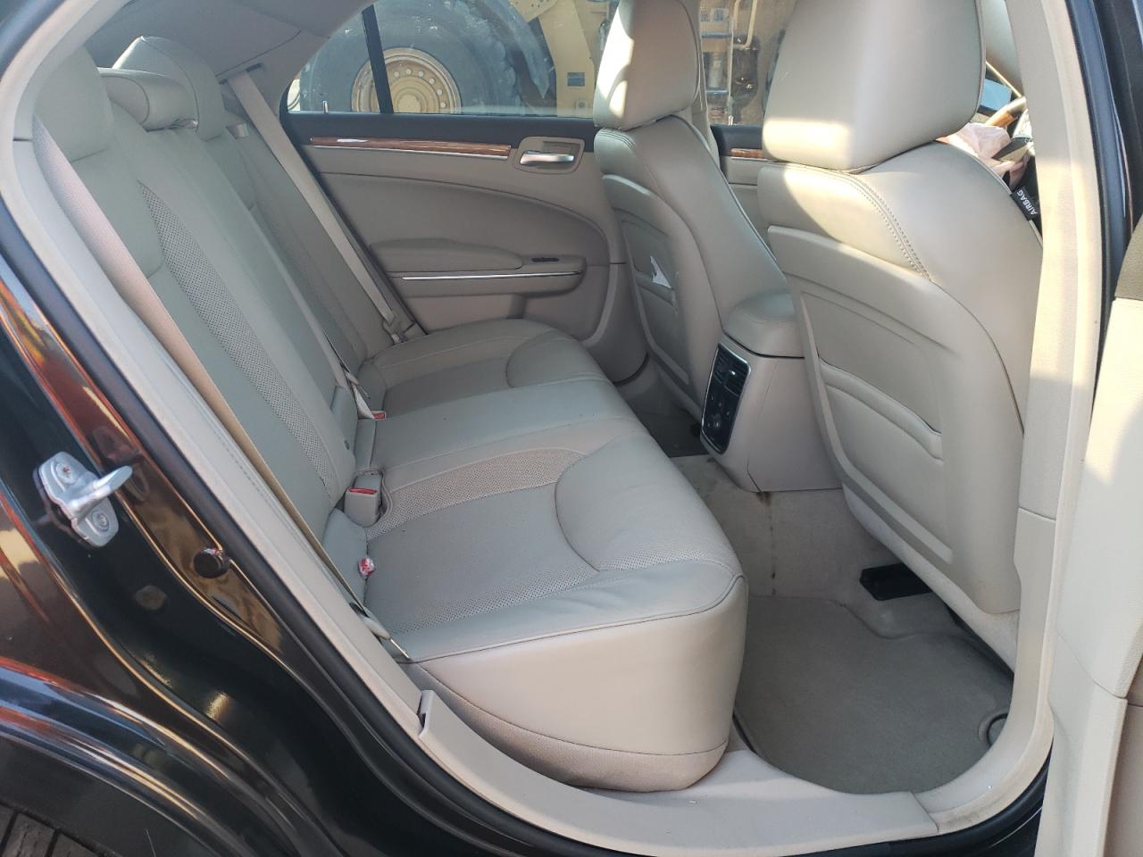 Photo 6 from auction – 2012 CHRYSLER 300C with VIN 2C3CCAET3CH188434