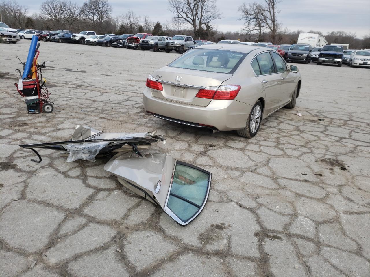 Photo 4 from auction – 2015 HONDA ACCORD EXL with VIN 1HGCR2F85FA046553