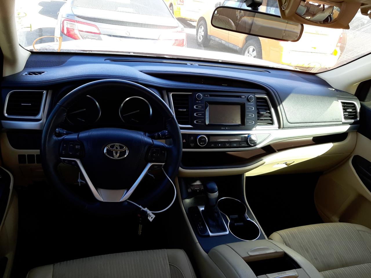 Photo 9 from auction – 2015 TOYOTA HIGHLANDER with VIN 5TDZKRFHXFS105220