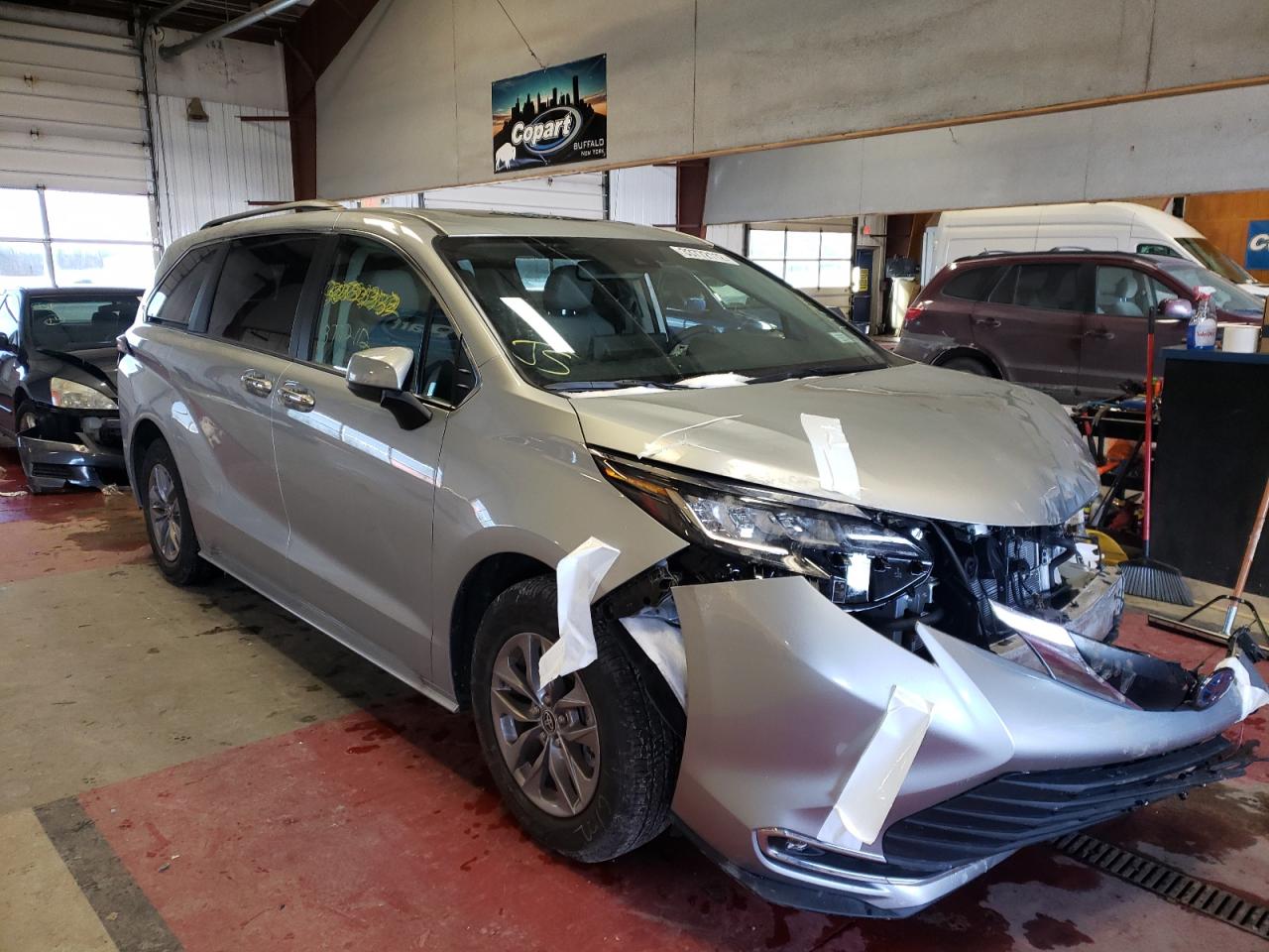 Photo 1 from auction – 2022 TOYOTA SIENNA XLE with VIN 5TDYSKFC4NS045392