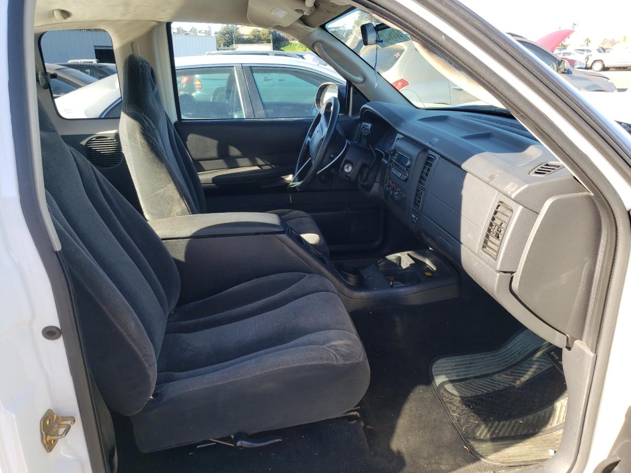 Photo 5 from auction – 2002 DODGE DAKOTA BAS with VIN 1B7GL12X52S673640