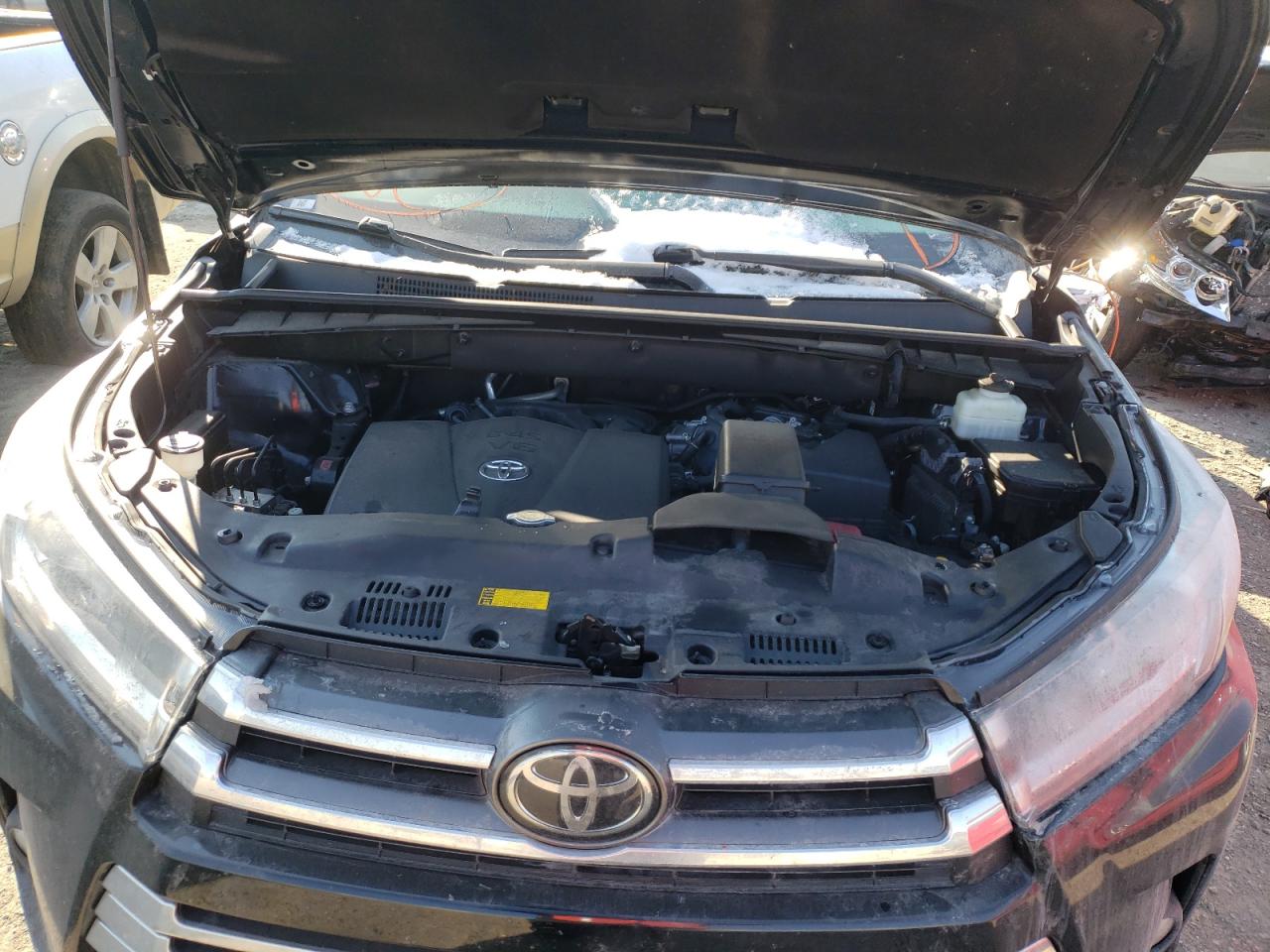 Photo 7 from auction – 2017 TOYOTA HIGHLANDER with VIN 5TDDZRFH9HS386449