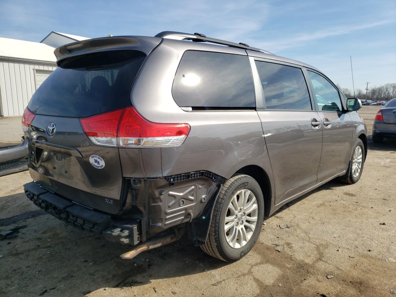 Photo 4 from auction – 2014 TOYOTA SIENNA XLE with VIN 5TDYK3DCXES441996