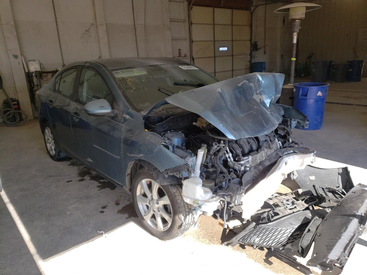 MAZDA 3 I 2011 with VIN JM1BL1VF9B1458720 - Photo from auction