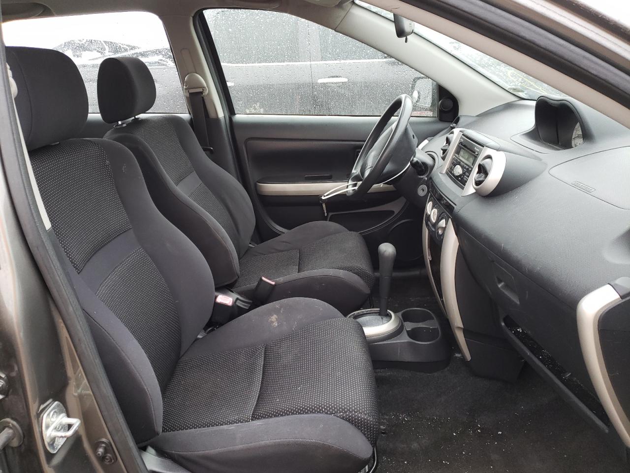 Photo 5 from auction – 2005 TOYOTA SCION XA with VIN JTKKT624X50125073