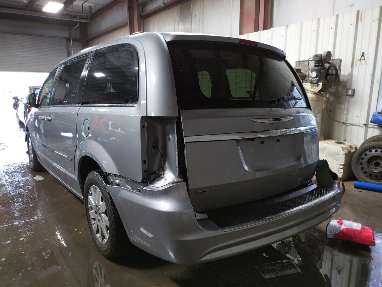 Photo 3 from auction – 2015 CHRYSLER TOWN & COU with VIN 2C4RC1BG2FR588237