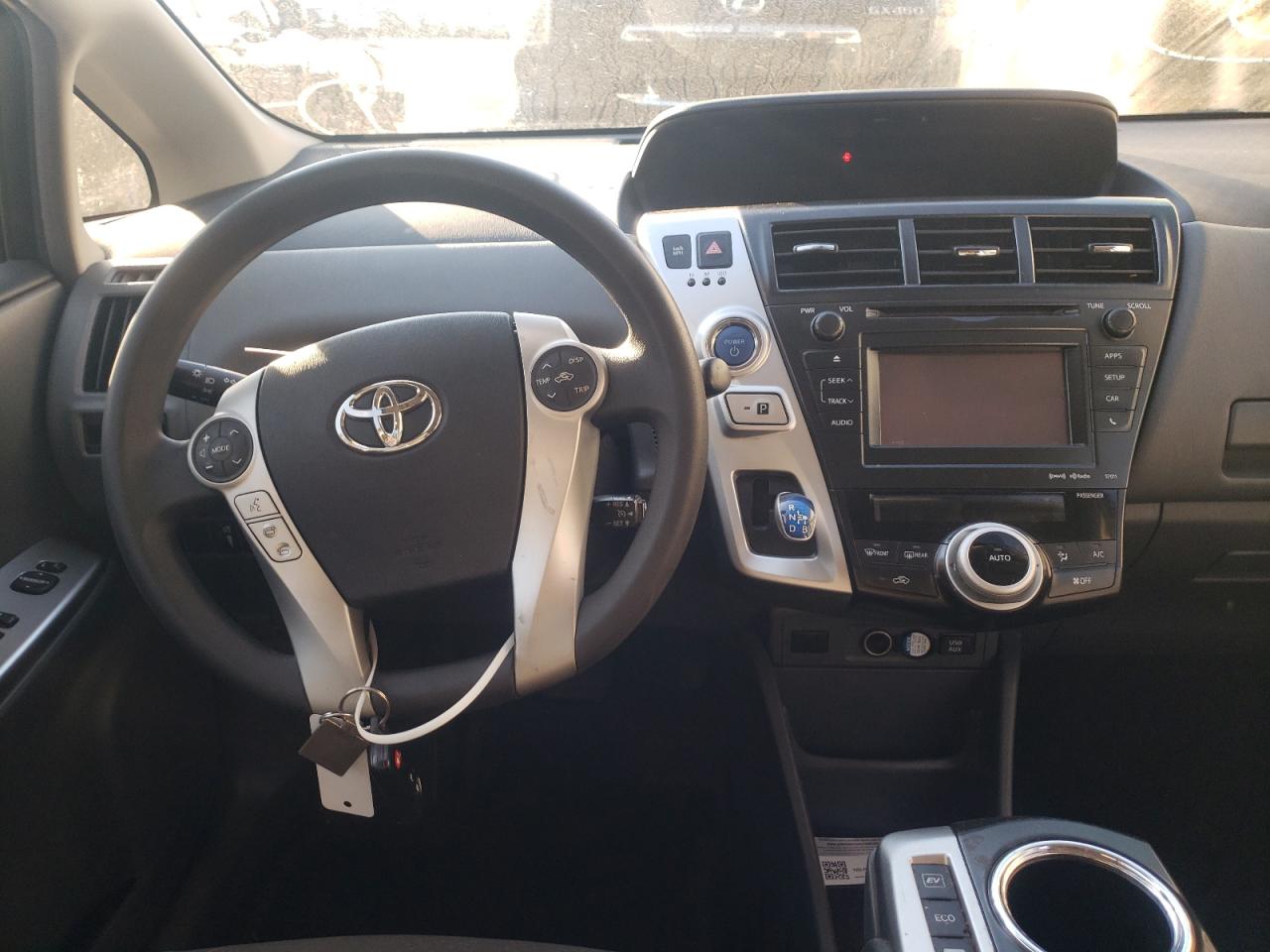 Photo 9 from auction – 2012 TOYOTA PRIUS V with VIN JTDZN3EU8C3156084