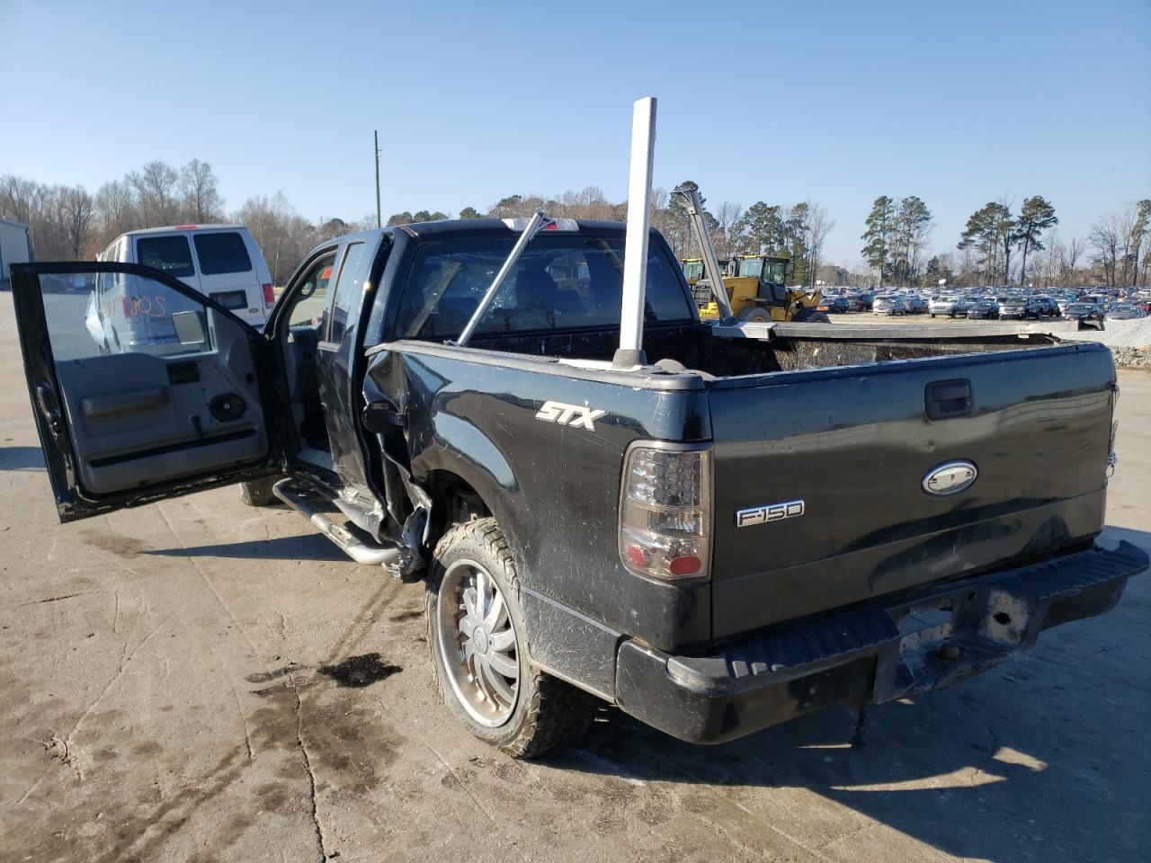 Photo 3 from auction – 2004 FORD F150 with VIN 1FTRX12W64NA32633