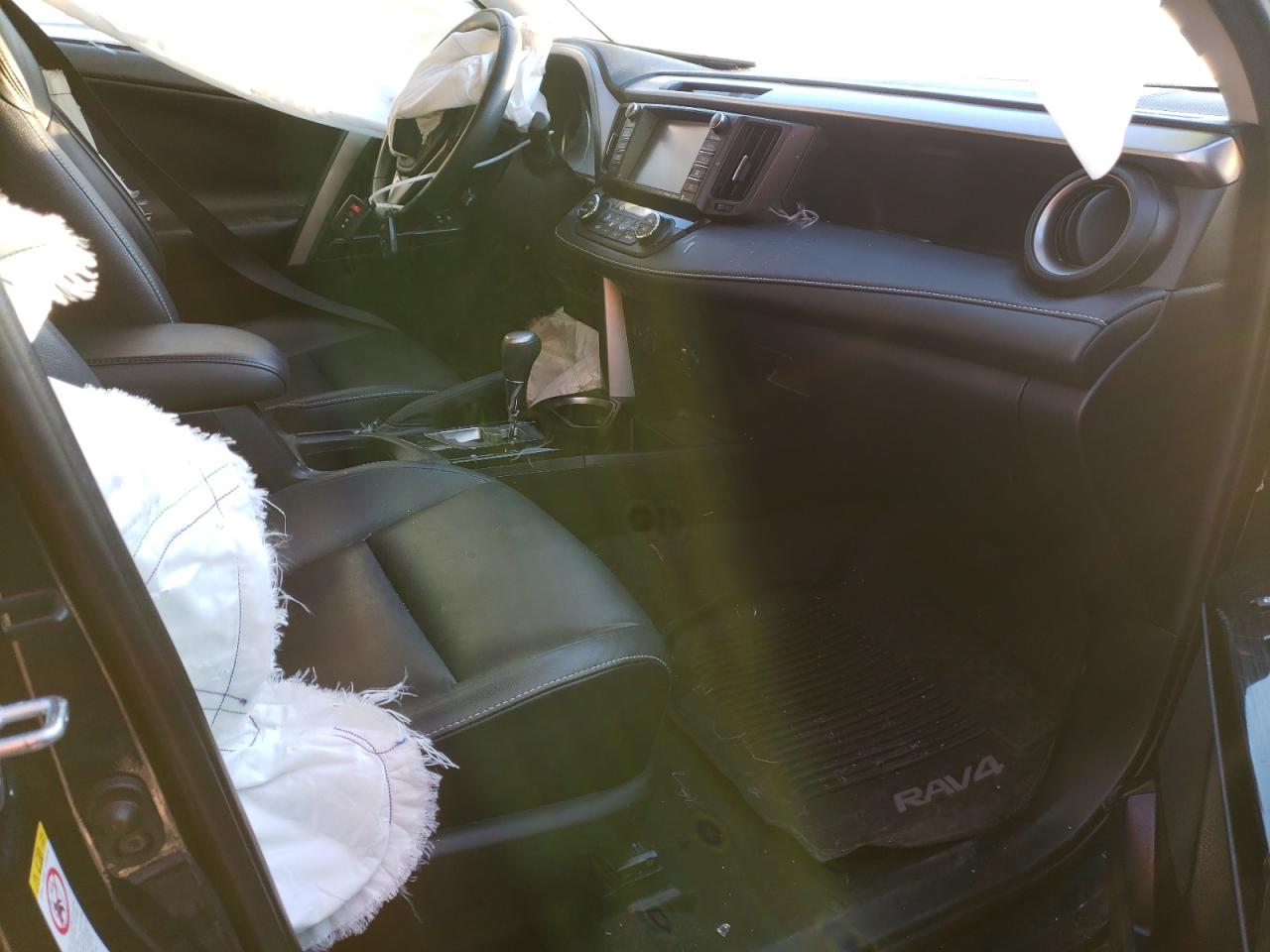Photo 5 from auction – 2017 TOYOTA RAV4 LIMIT with VIN JTMDFREV3HJ159903
