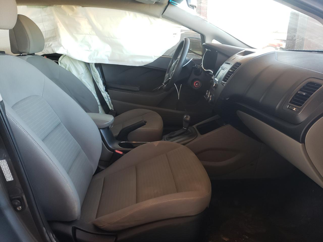 Photo 5 from auction – 2016 KIA FORTE LX with VIN KNAFX4A69G5571724