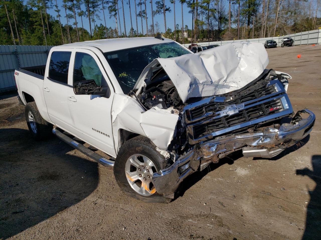 CHEVROLET SILVERADO 2015 with VIN 3GCUKREC0FG527835 - Photo from auction