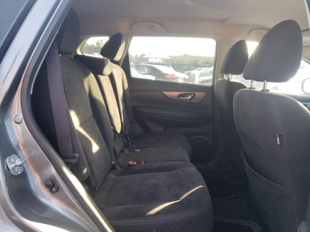 Photo 6 from auction – 2015 NISSAN ROGUE S with VIN KNMAT2MV8FP541956