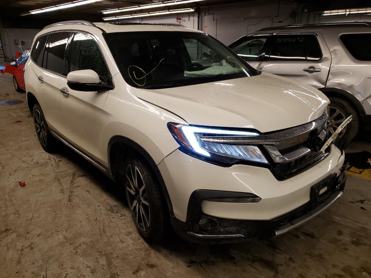 HONDA PILOT TOUR 2019 with VIN 5FNYF6H67KB012552 - Photo from auction