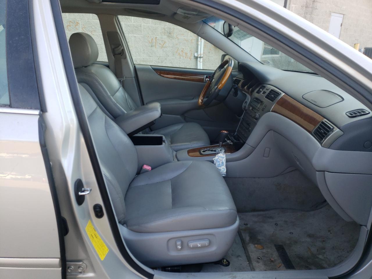 Photo 5 from auction – 2005 LEXUS ES 330 with VIN JTHBA30G055081742