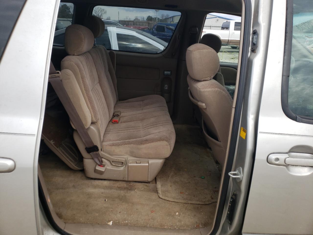 Photo 6 from auction – 2001 TOYOTA SIENNA CE with VIN 4T3ZF19C11U380472