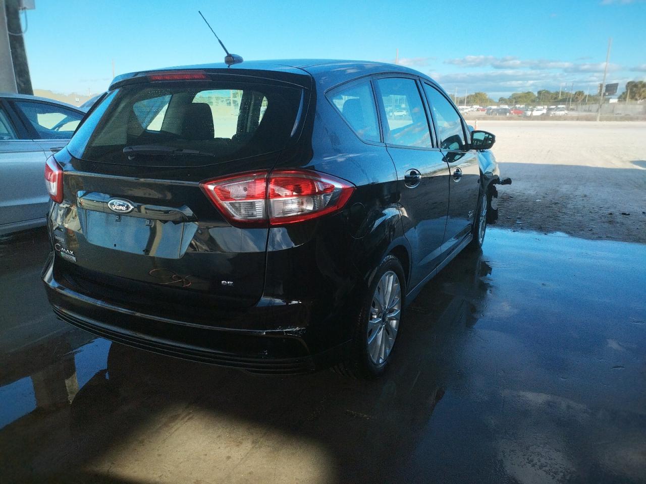 Photo 4 from auction – 2017 FORD C-MAX SE with VIN 1FADP5EU3HL105668