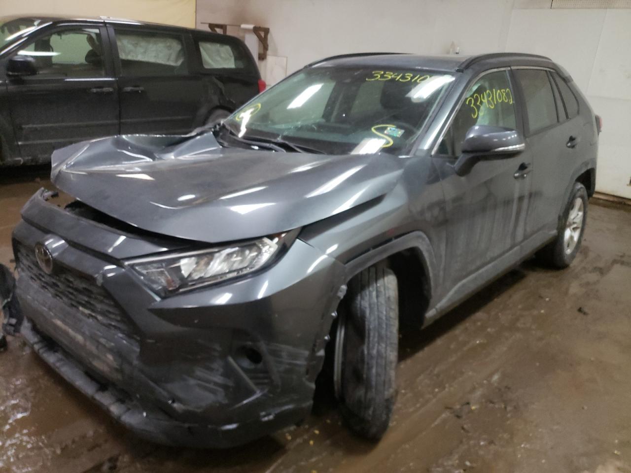 Photo 2 from auction – 2021 TOYOTA RAV4 XLE with VIN 2T3P1RFV3MC186364