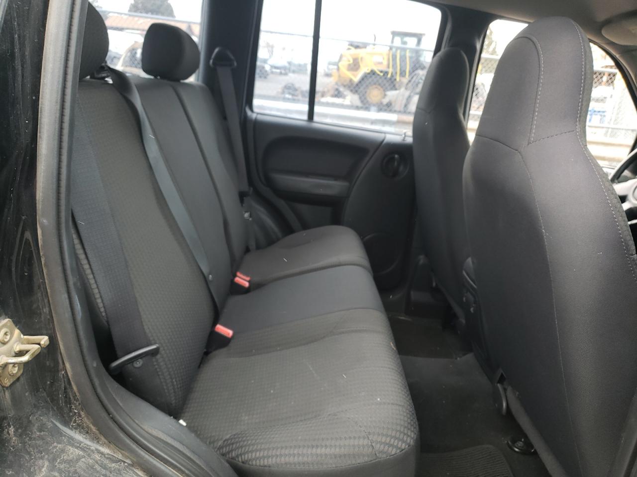 Photo 6 from auction – 2003 JEEP LIBERTY SP with VIN 1J4GL48K13W718378