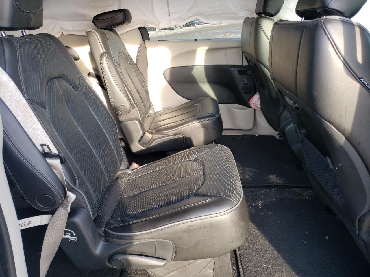 Photo 6 from auction – 2018 CHRYSLER PACIFICA L with VIN 2C4RC1GG4JR330738