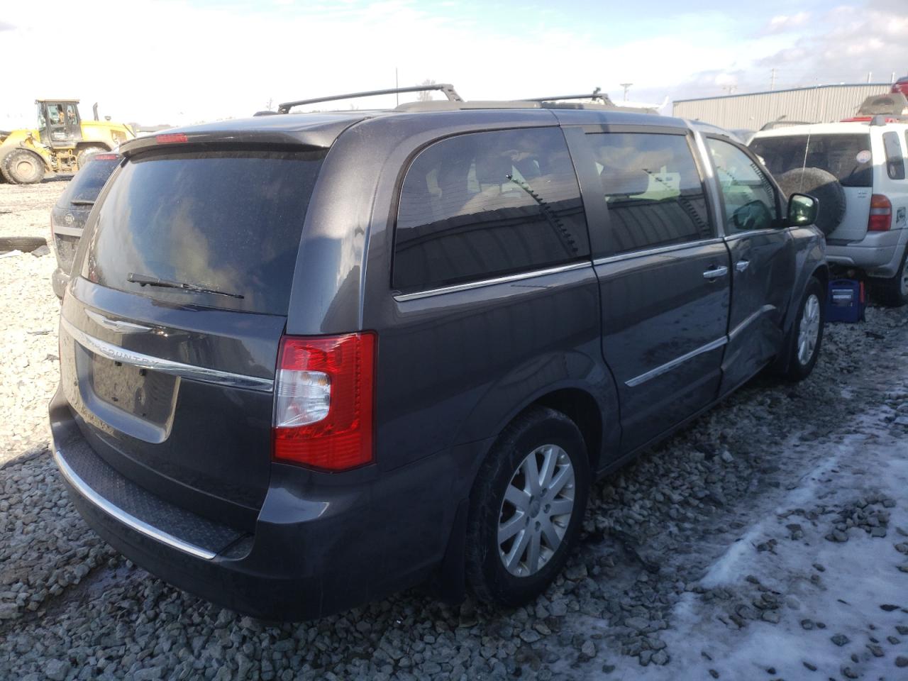Photo 4 from auction – 2015 CHRYSLER TOWN & COU with VIN 2C4RC1BG1FR753355