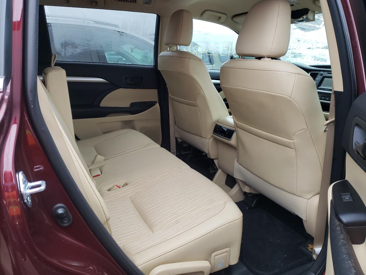 Photo 6 from auction – 2015 TOYOTA HIGHLANDER with VIN 5TDBKRFHXFS181862