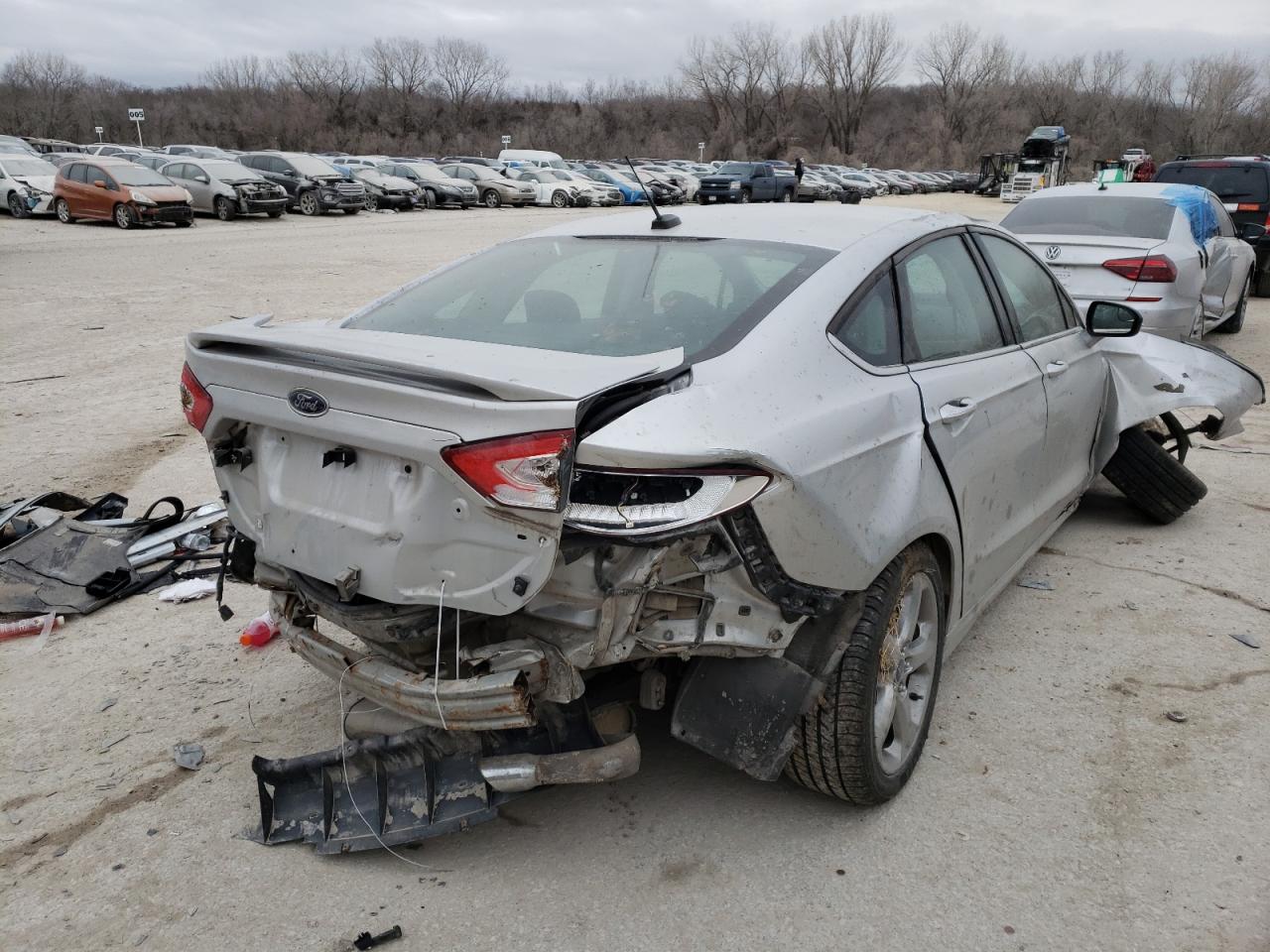 Photo 4 from auction – 2013 FORD FUSION SE with VIN 3FA6P0HR2DR106356