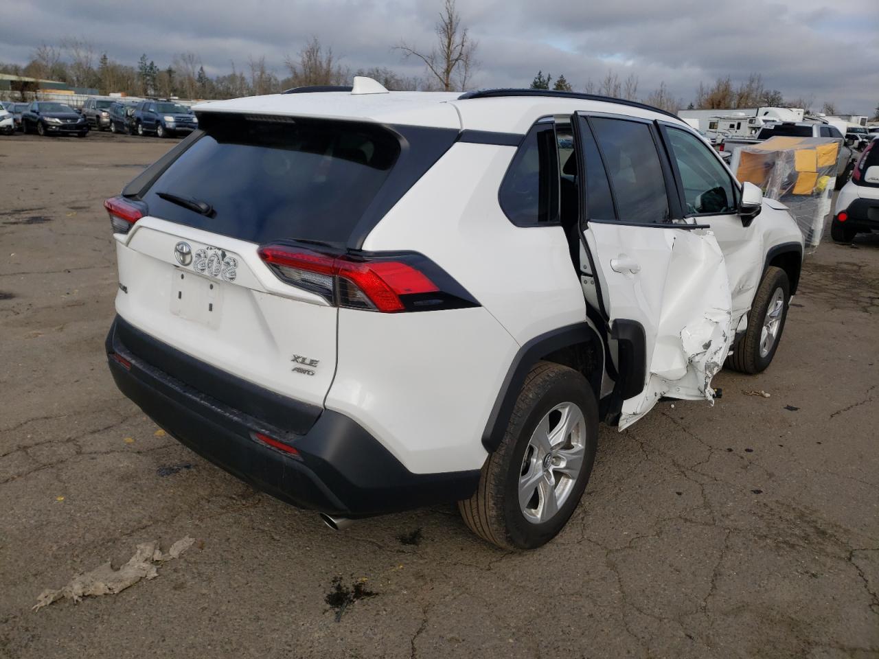 Photo 4 from auction – 2021 TOYOTA RAV4 XLE with VIN 2T3P1RFVXMW154140