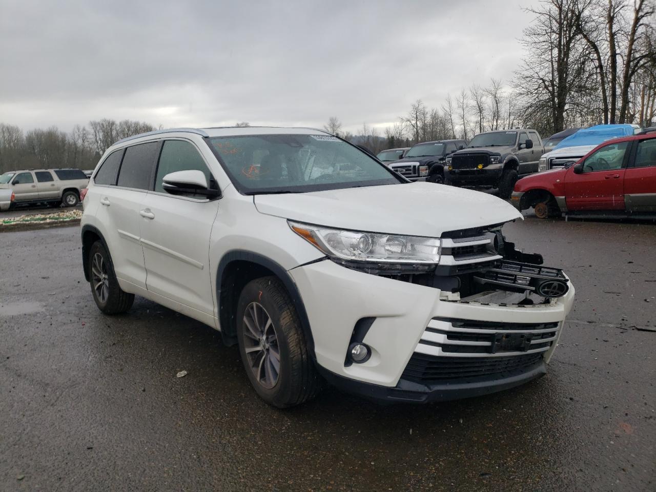 TOYOTA HIGHLANDER 2017 with VIN 5TDJZRFH8HS438639 - Photo from auction