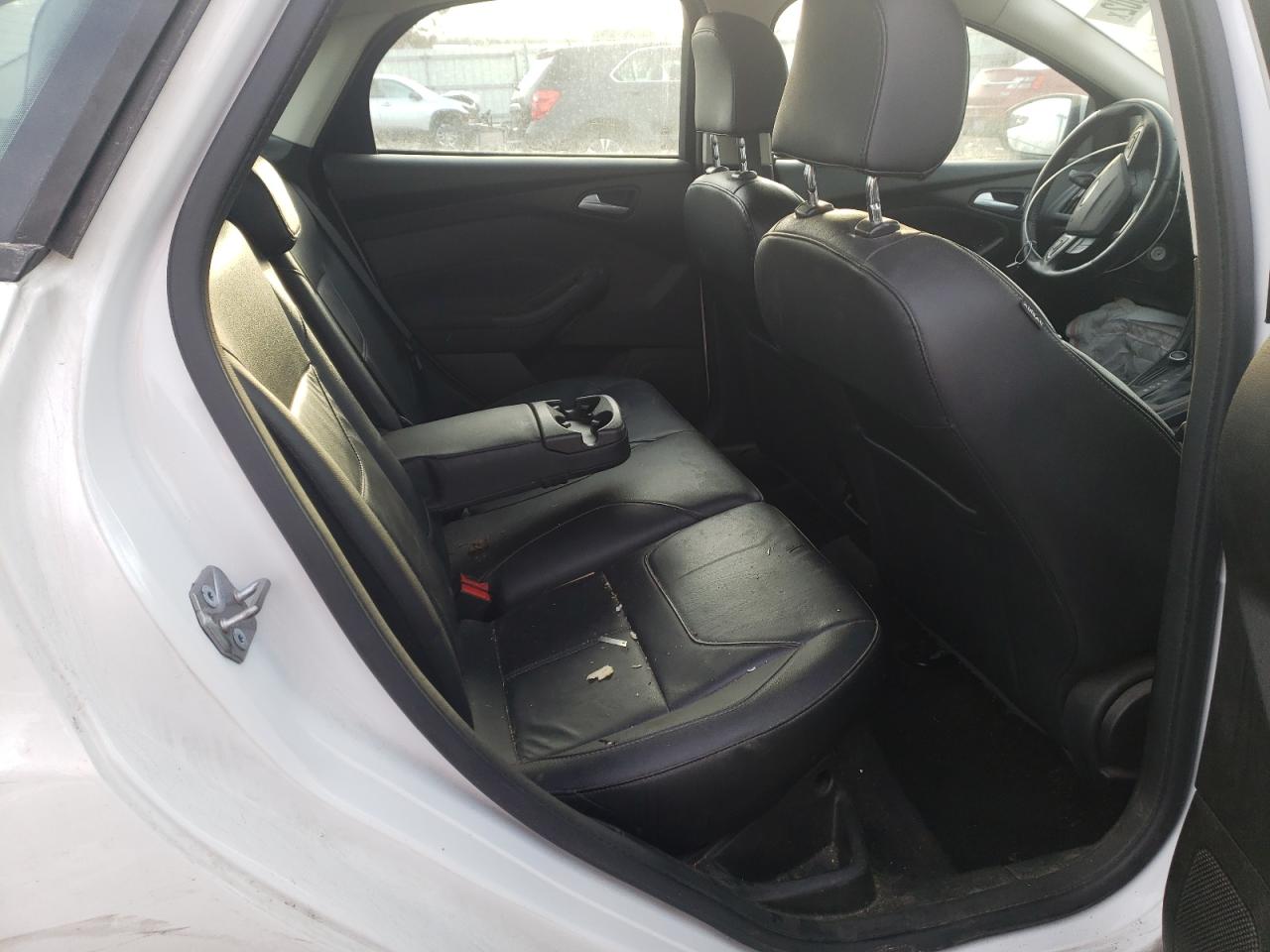 Photo 6 from auction – 2016 FORD FOCUS SE with VIN 1FADP3F24GL359177